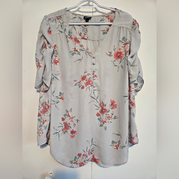 Torrid Gray Floral Print Top with Ruched Sleeves - Picture 1 of 6